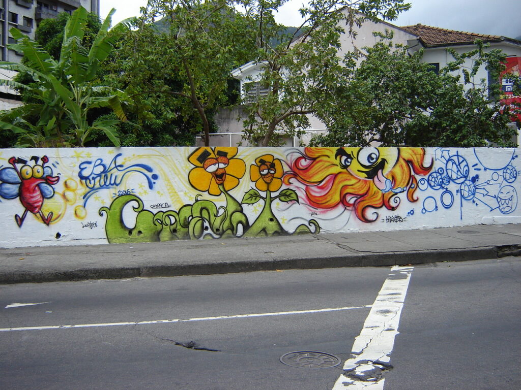 Muro externo do Espaço Ciência Viva, 2006.