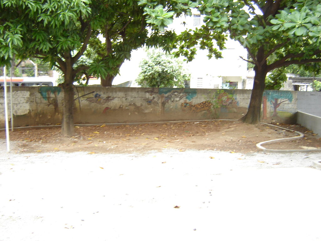 Um espaço se transformando em Jardim Didático, 2006.