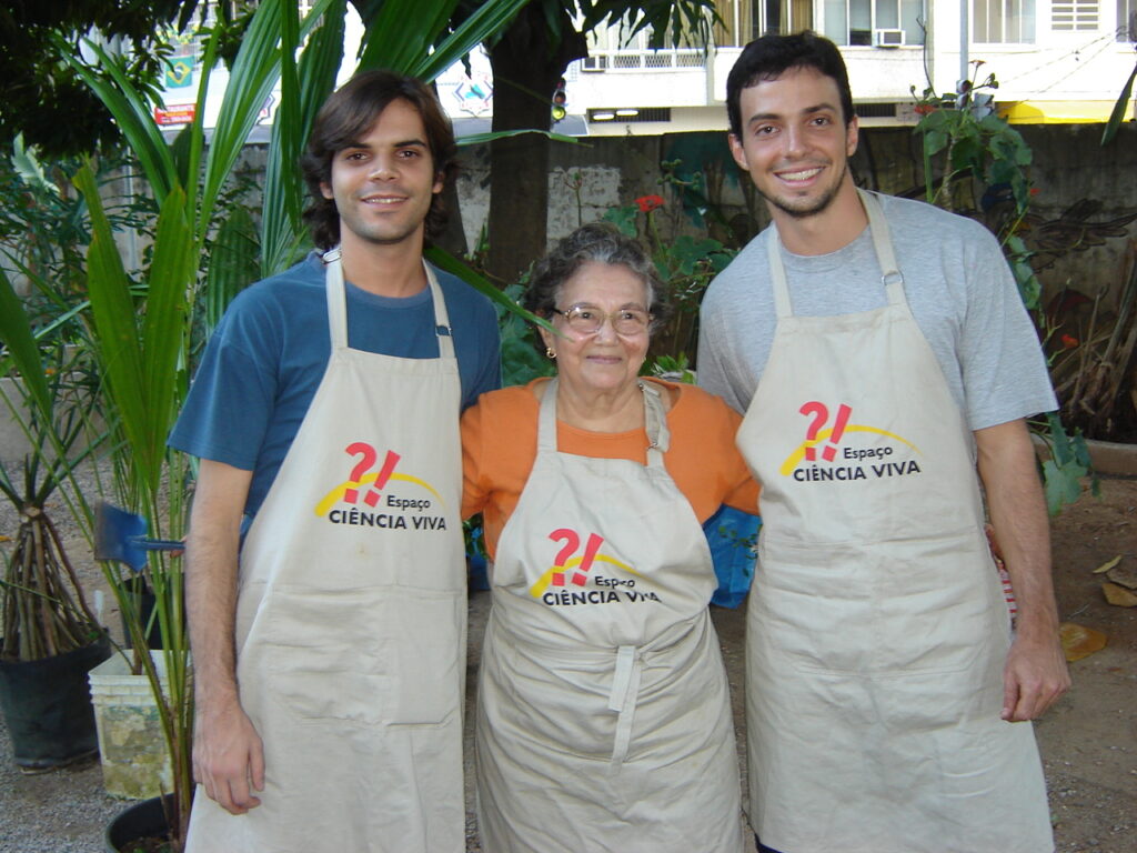 Dona Lourdes e primeiros mediadores do Jardim Didático.