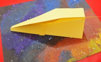 Avião de papel Nakamura amarelo.